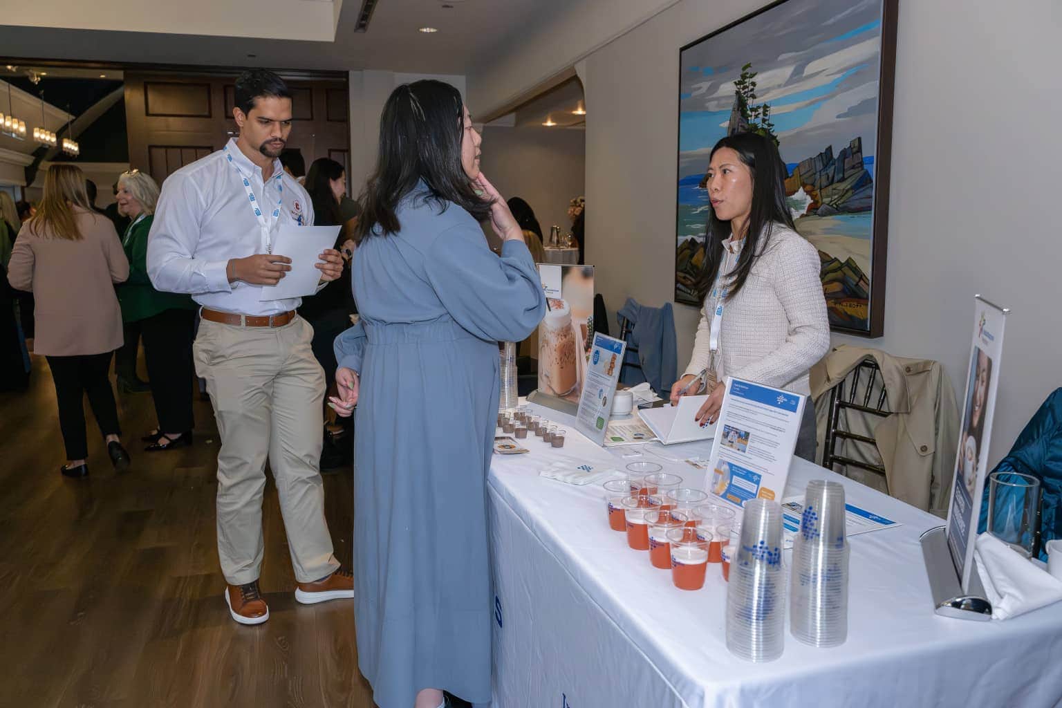 Une photo de l'exposition Azelis